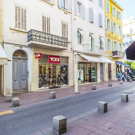 Charming Rue Andre *